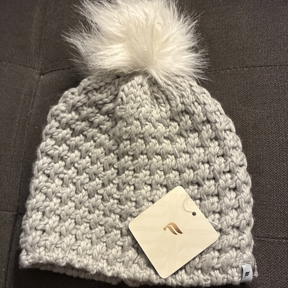 Fabletics Chunky Knit Pom Beanie Hat Gray White Faux Fur NEW WITH TAG Winter